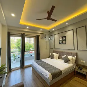 Hotel Serviced Luxury With Kitchenette & Balcony At Sector 45