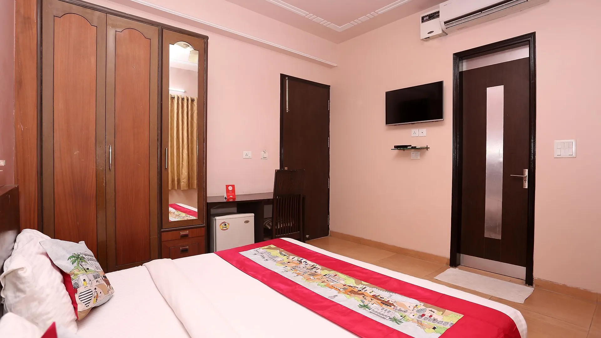 Oyo 9422 Hotel Corporate Prime Gurgaon