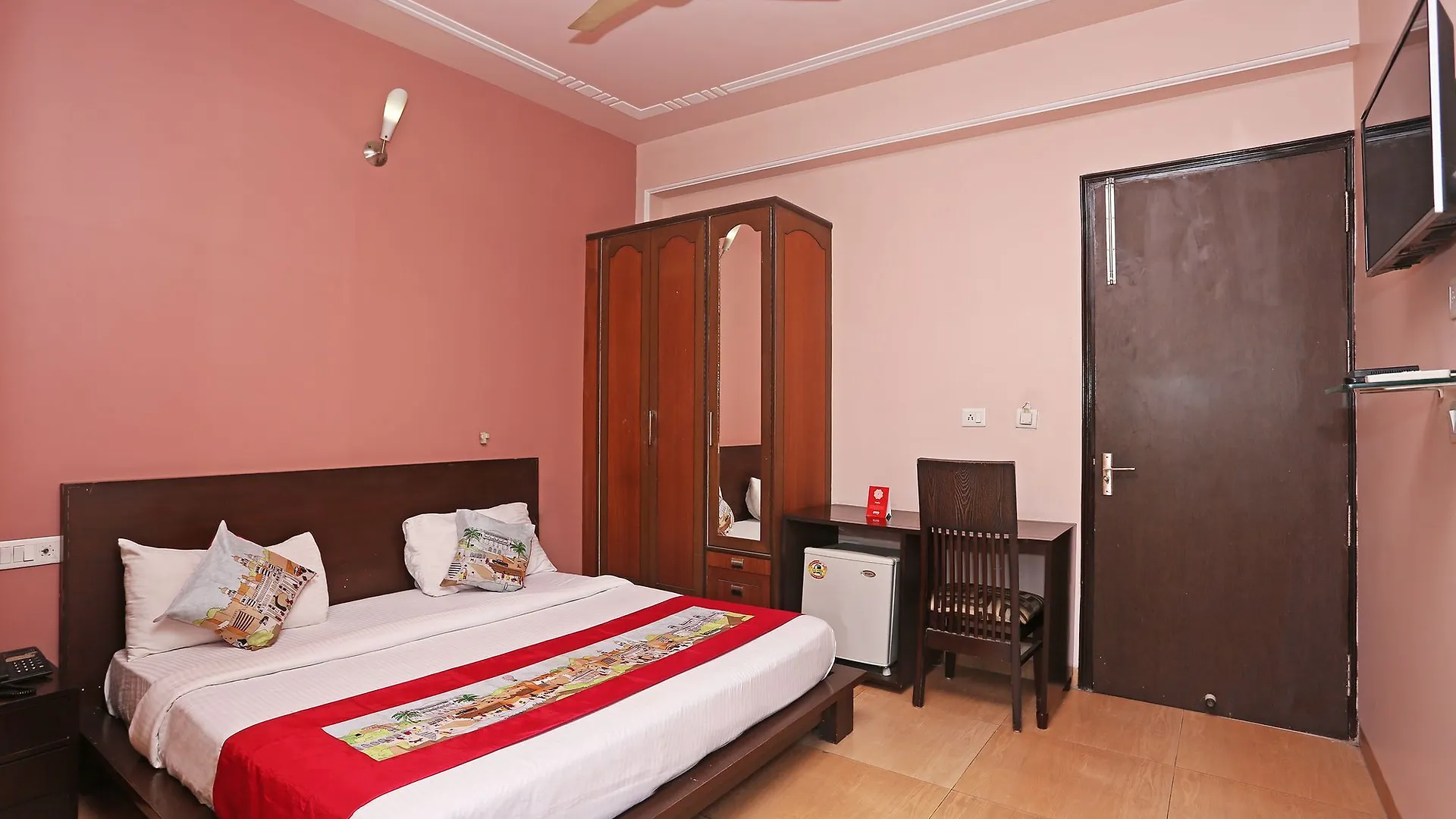 Oyo 9422 Hotel Corporate Prime Gurgaon 2*,  India