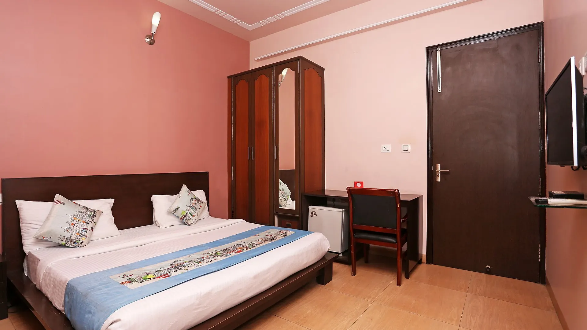 Oyo 9422 Hotel Corporate Prime Gurgaon 2*,