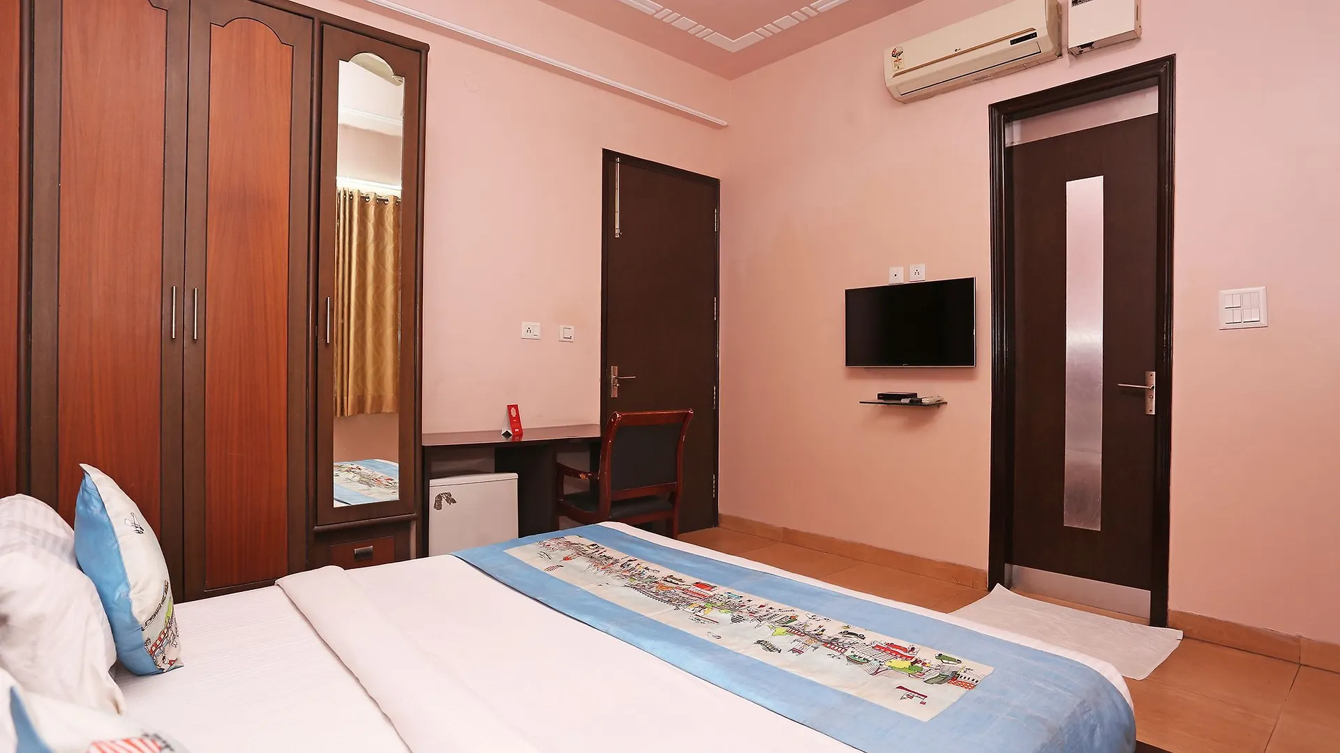 Oyo 9422 Hotel Corporate Prime Gurgaon